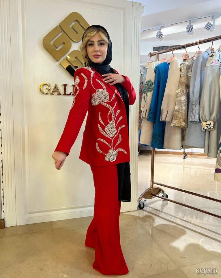 ژاکت ورزشی قرمز جدا شده در پس زمینه سفید 1458593