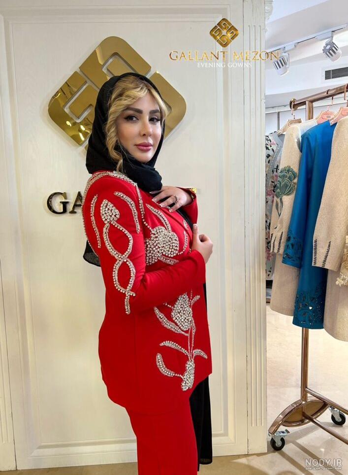 ژاکت ورزشی قرمز جدا شده در پس زمینه سفید 1458593