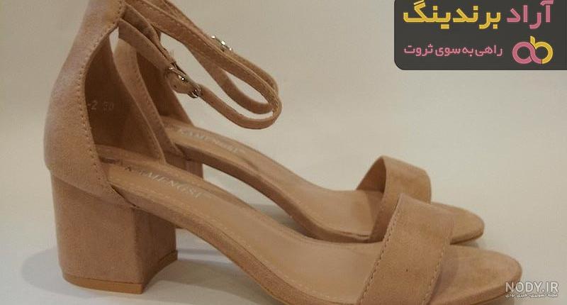 معرفی کفش و صندل های ترند امسال ۱۴۰۲ (2023) معرفی کفش و صندل های ترند امسال ۱۴۰۲ (2023)
