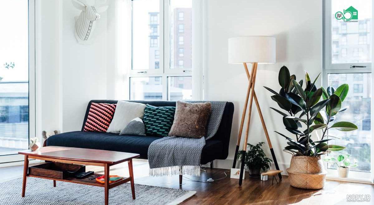 تزیین پذیرایی با گل های طبیعی و گلدان های آویز زیبا