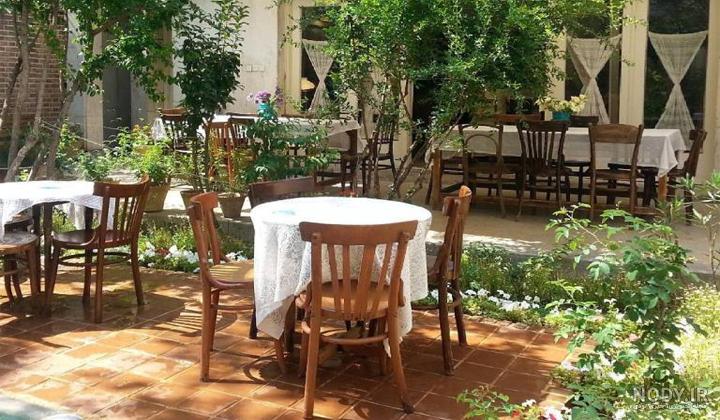 کافه تهرون ویلا ، یادآور صفا و صمیمیتِ خانه‌های تهران قدیم - سفرزون