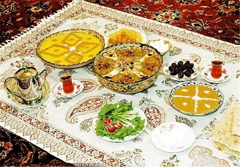 عکسی از سفره افطاری رنگین و مفصل خانه پدری منوچهر هادی عکسی از سفره افطاری رنگین و مفصل خانه پدری منوچهر هادی