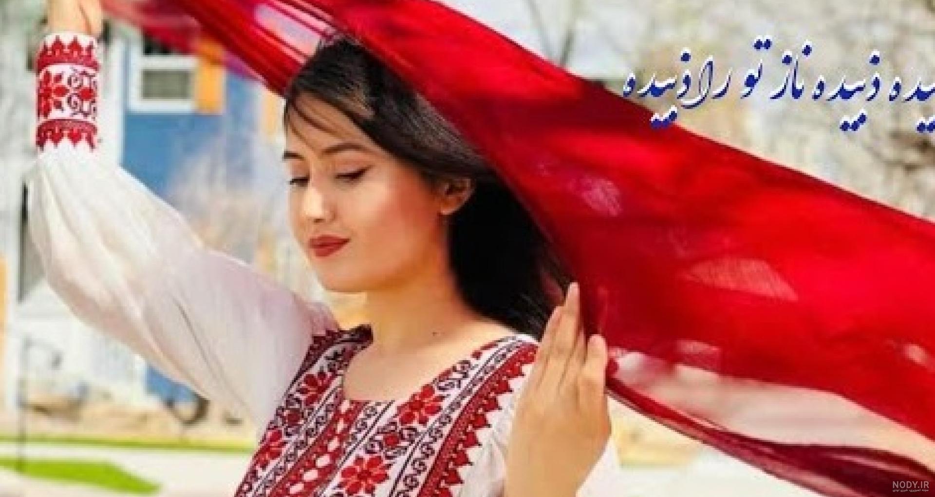 فایل png دمپایی های ساحلی رنگی بصورت نقاشی شده