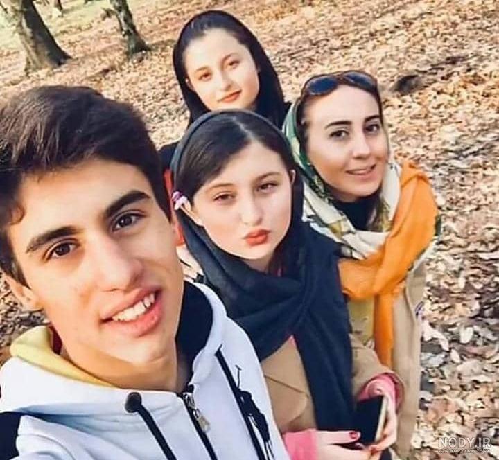 سارا و نیکا در استخر با پسر