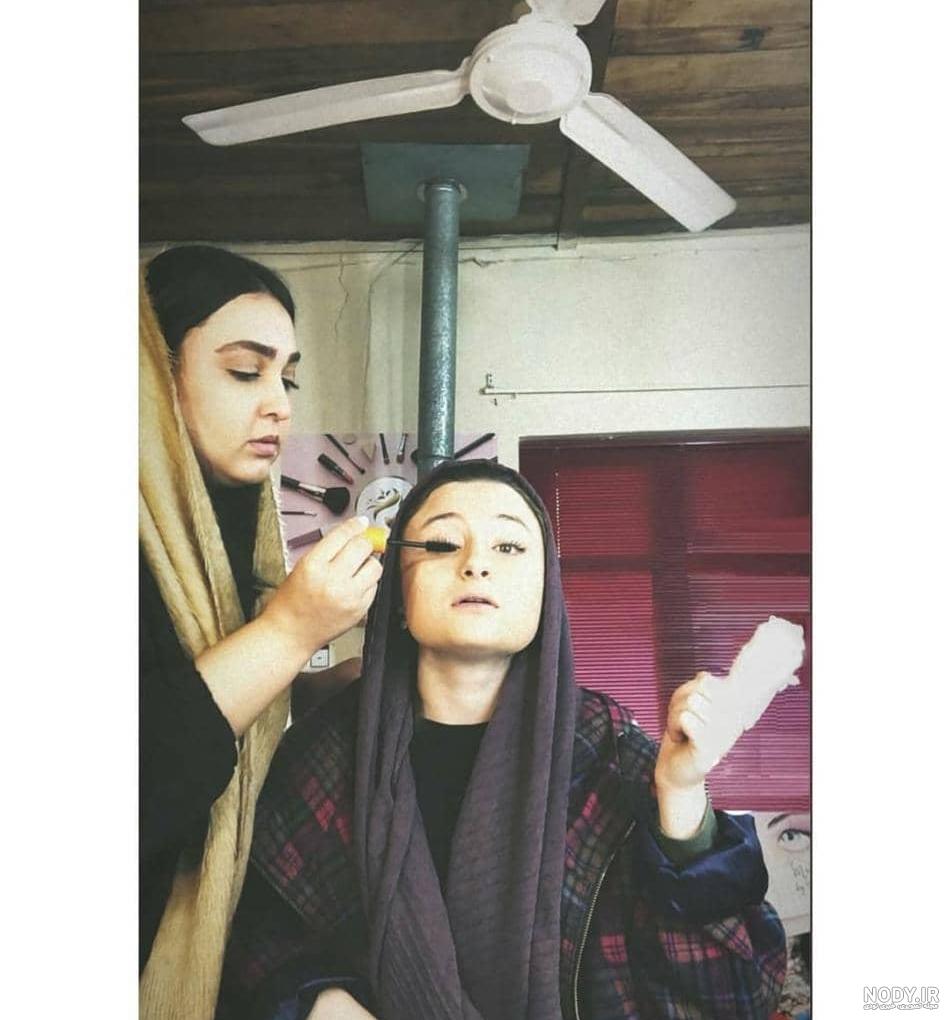 سارا و نیکا در استخر با پسر