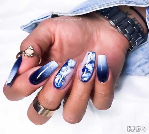 طراحی ناخن آبی و سفید با چند دیزاین جذاب