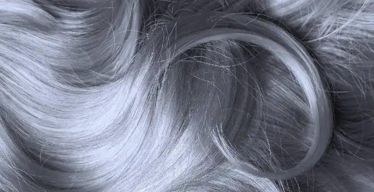 عکس رنگ موی دودی خاکستری با دکلره