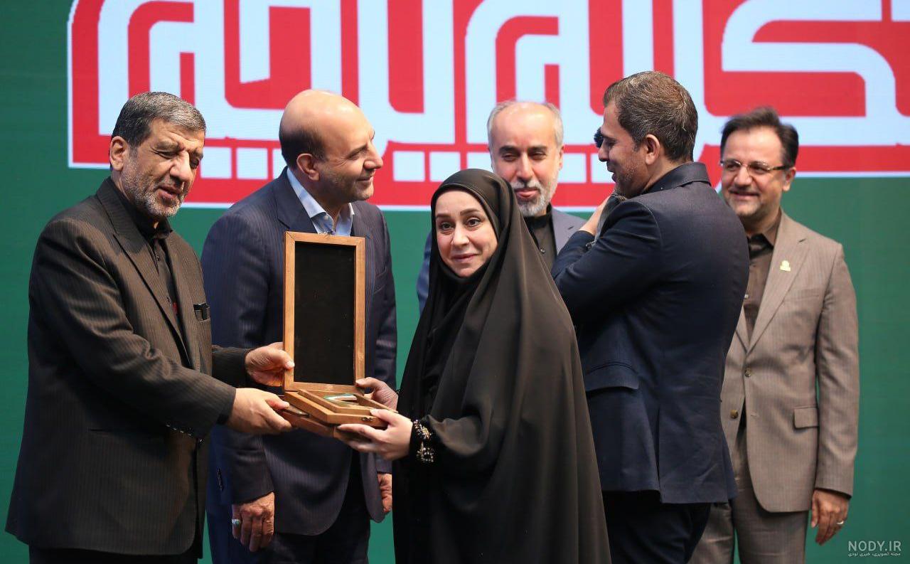 عکس پشت ماشین نویسی