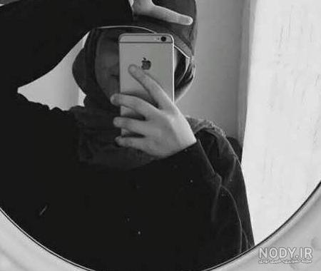 عکس دختر جلو اینه با گوشی