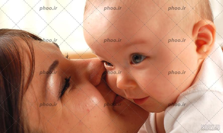 ژست عکس مادر و نوزاد در عکاسی