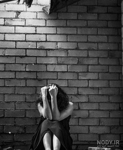 عکس پروفایل دخترونه غمگین سیاه سفید بدون متن