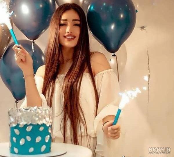 ژست عکس روز دختر در طبیعت
