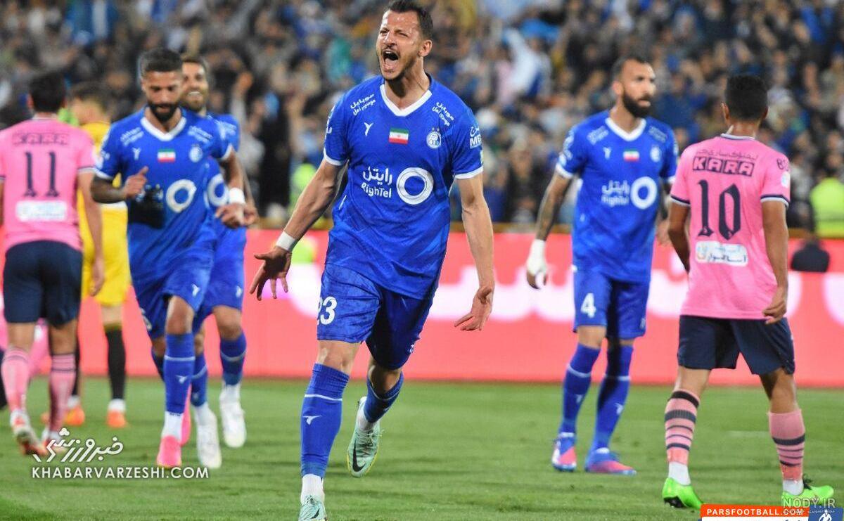 عکس| مدیر پرسپولیس جواب حملات رقیب را داد/ متخصص امتیازات ... عکس| مدیر پرسپولیس جواب حملات رقیب را داد/ متخصص امتیازات ...