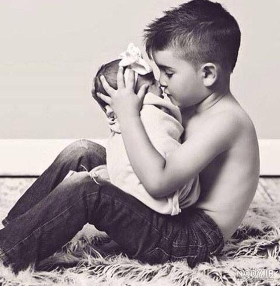 53 ایده ژست عکاسی خواهر برادری - ژست‌های دونفره خواهرانه و ...