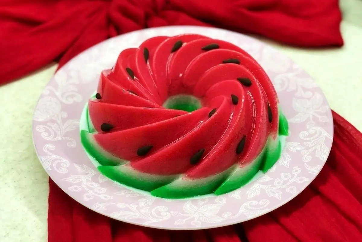 طرز تهیه ژله انار مجلسی دو رنگ برای شب یلدا با بستنی