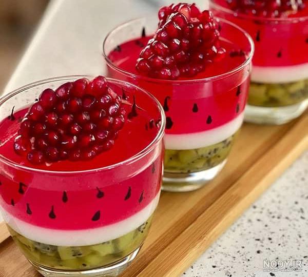 طرز تهیه ژله هندوانه لیوانی ساده و شیک با شکلات چیپسی ویژه شب یلدا