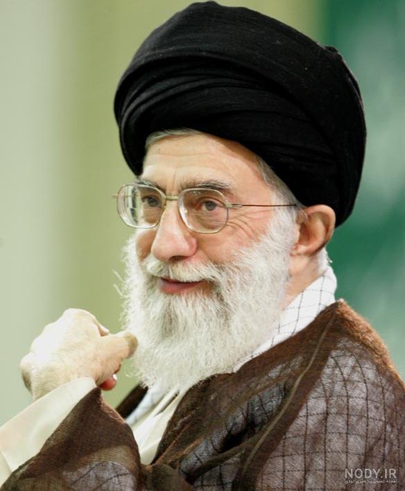عکس/ رهبر انقلاب در منزل محافظ شهیدش