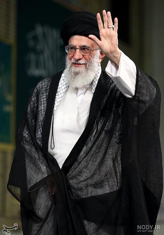 عکس رهبر انقلاب با یک لیوان چای ویک لبخند رضایتخش