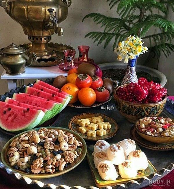 20 مدل چیدمان میز شب یلدا (ایده های جدید + راهنمای تزیین سفره شب یلدا)