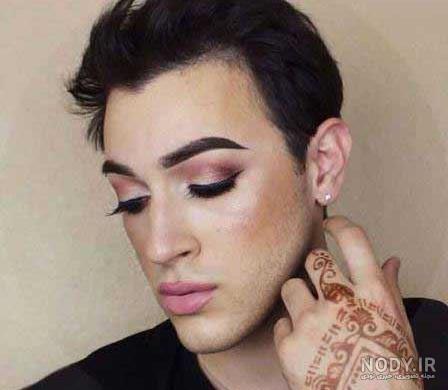 پسری که حرفه ای تر از دختران خودش را آرایش میکند + عکس