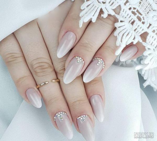 ۵۶ مدل ناخن عروس برای عقد جدید ۱۴۰۲ در طرح های ساده و شیک - ماگرتا
