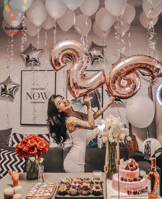 عکس تولد با پیتزا در کافه