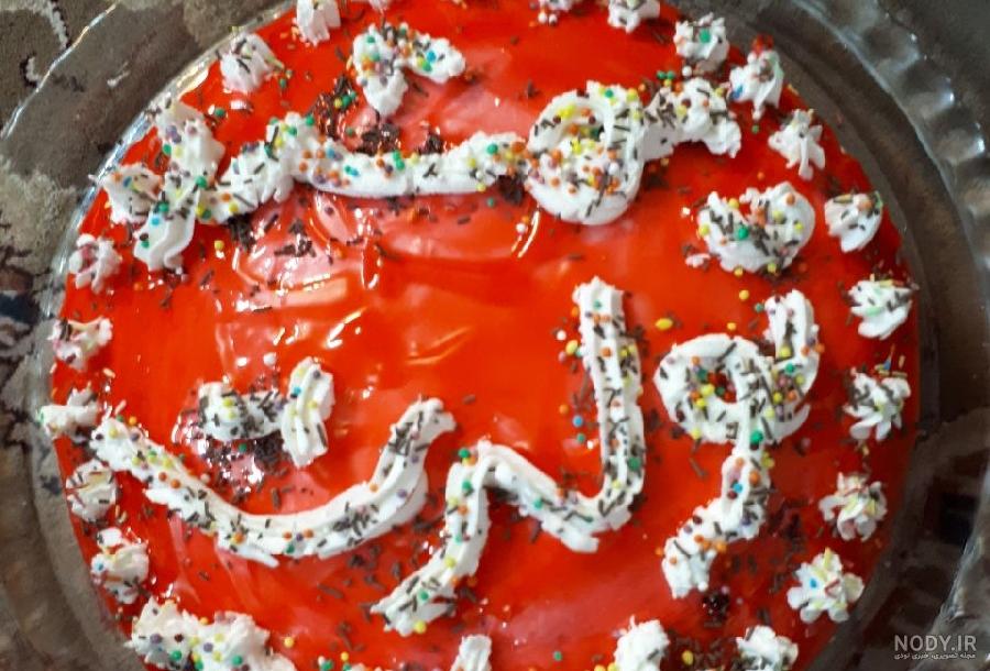 عکس تولد با پیتزا در کافه