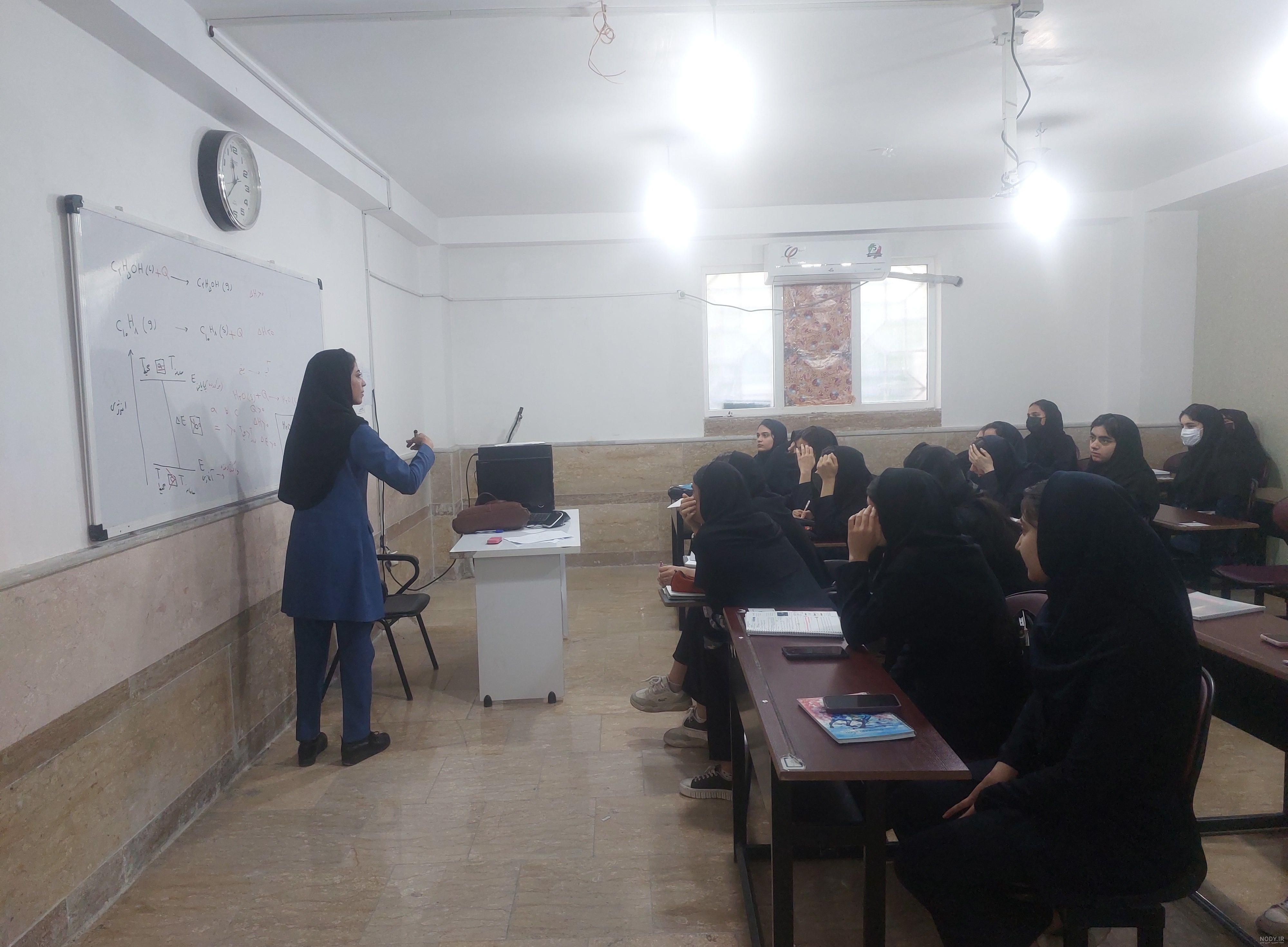 عکس کارتونی مدرسه ی دخترانه عکس کارتونی مدرسه ی دخترانه