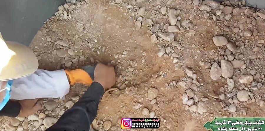 لحظات کشف پیکر شهید خانلرخانی پس از 36 سال + فیلم - تسنیم لحظات کشف پیکر شهید خانلرخانی پس از 36 سال + فیلم - تسنیم