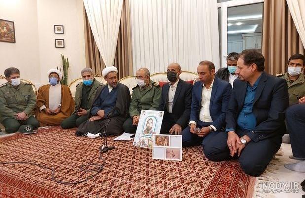 لحظه پیدا شدن پیکر مطهر شهید از زیر خاک لحظه پیدا شدن پیکر مطهر شهید از زیر خاک