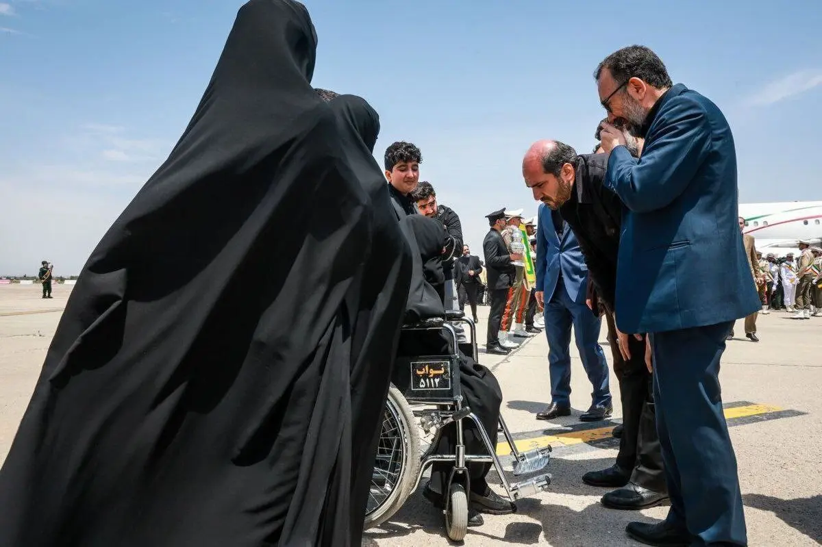 نمایی نزدیک از صفحه اول شناسنامه سید ابراهیم رئیسی + عکس نمایی نزدیک از صفحه اول شناسنامه سید ابراهیم رئیسی + عکس