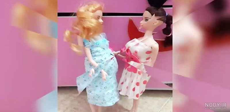 عکس عروسک خوشگل باربی در حال آرایش کردن عکس عروسک خوشگل باربی در حال آرایش کردن