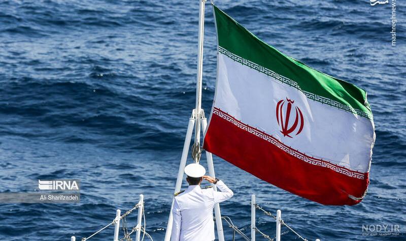 مشرق نیوز - عکس/ ناوشکن دنا در دریا