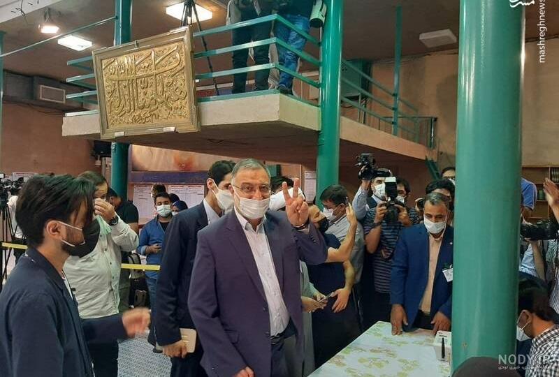 مشرق نیوز - عکس/ صادق آملی لاریجانی پای صندوق رای