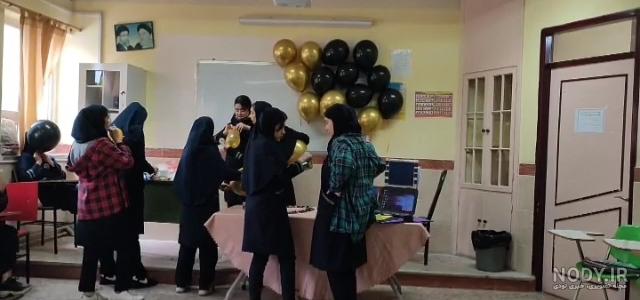 تلاش دانش آموزان دهم حسابداری برای برپایی نمایشگاه مشاغل و روز حسابدار ... تلاش دانش آموزان دهم حسابداری برای برپایی نمایشگاه مشاغل و روز حسابدار ...