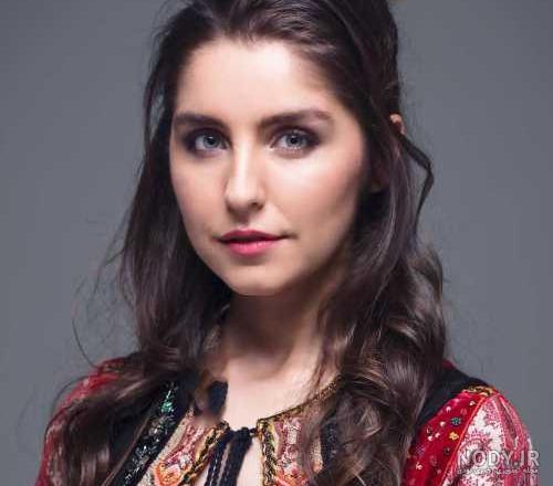 جدیدترین عکس های هازال کایا Hazal Kaya به همراه بیوگرافی مختصر