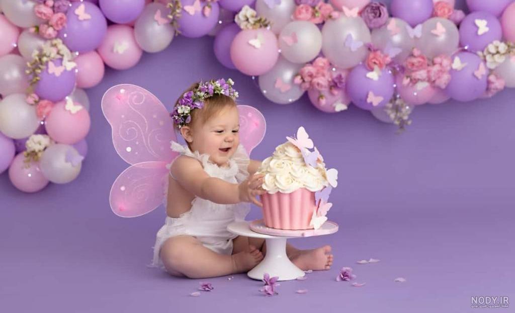 ژست عکس تولد دختر بچه در منزل
