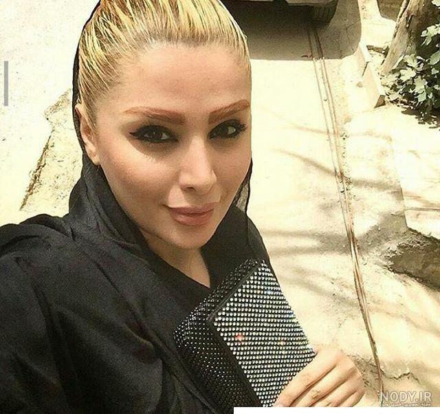 عکس جدید دنیا جهانبخت سوار بر ماشین گران قیمتش