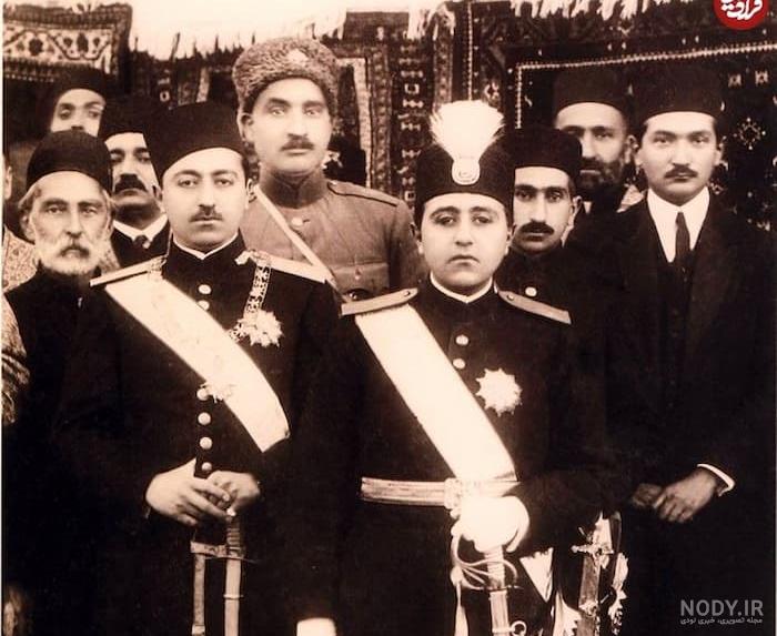 عکسمحمدرضا شاه با سبیل در سال 1327 | کافه تاریخ
