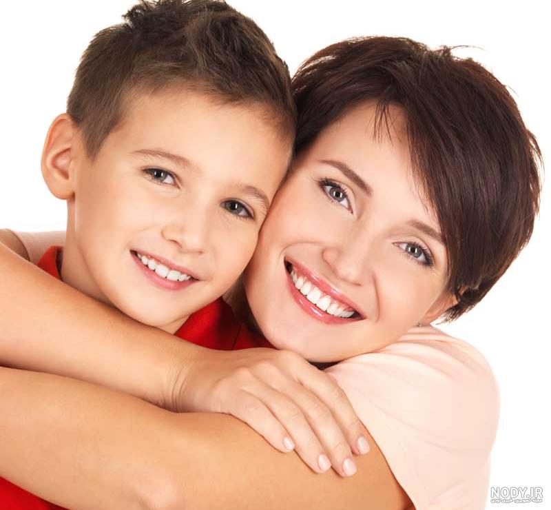 ۵۰ ژست عکس خانوادگی در آتلیه و فضای سبز برای خانواده ها ۵۰ ژست عکس خانوادگی در آتلیه و فضای سبز برای خانواده ها