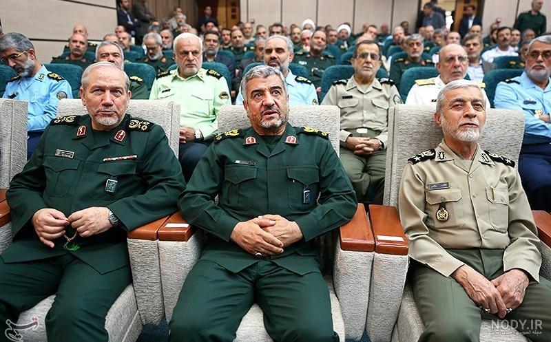 مشرق نیوز - عکس/ تغییر لباس سرلشکر باقری در دو برنامه امروز