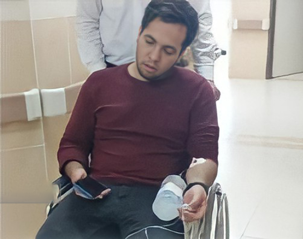 نجوای حامد سلطانی با خواهرش هما در دومین سالگرد نجوای حامد سلطانی با خواهرش هما در دومین سالگرد