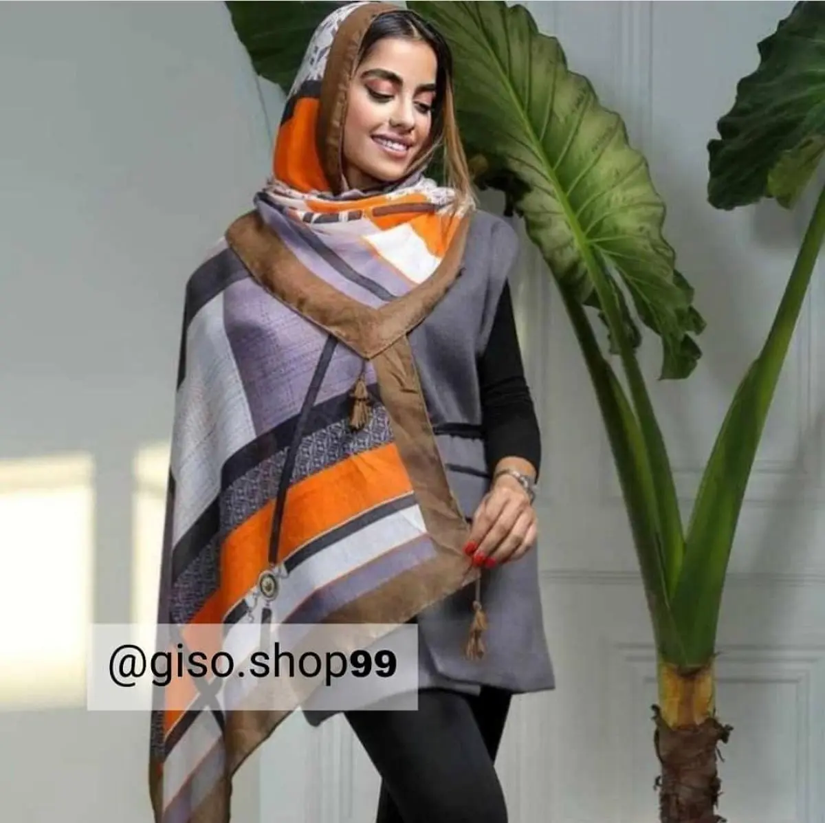 به مانتو طوسی شال یا روسری چه رنگی میاد؟ به مانتو طوسی شال یا روسری چه رنگی میاد؟