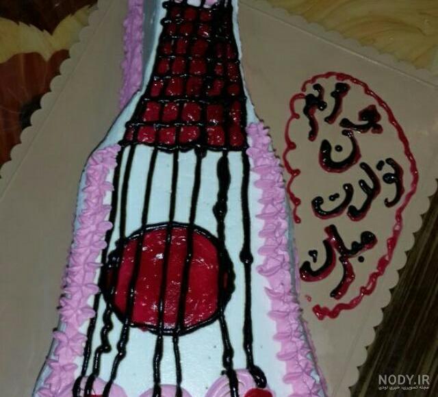 تزیین کیک به شکل گیتار تزیین کیک به شکل گیتار