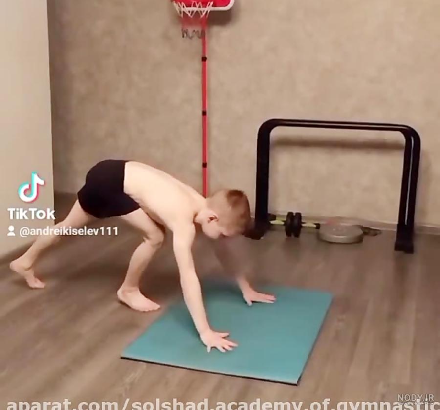 عکس پسر بچه ژیمناستیک کار