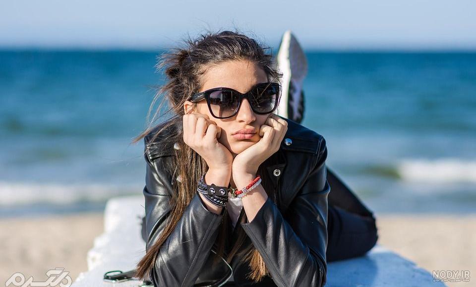 ژست عکس دخترانه با عینک دودی - عکس نودی