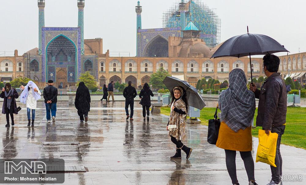 دانلود عکس جاده بارانی و پاییزی با کیفیت بالا دانلود عکس جاده بارانی و پاییزی با کیفیت بالا