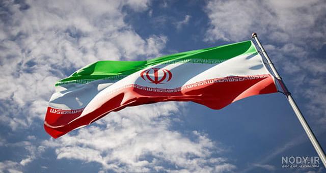 عکس پرچم ایران درحال اهتزاز از نمای نزدیک با کیفیت بالا | رزتم