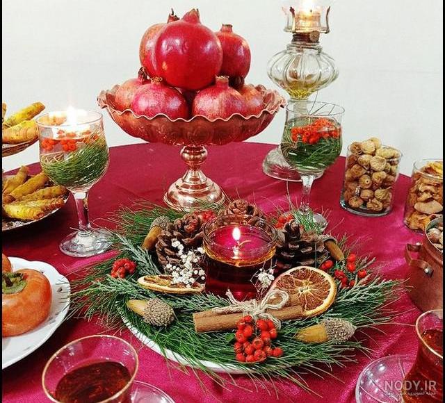 ۳۰ عکس تزیین سفره و میز شب یلدا جدید ۱۴۰۲ برای همه مدل سلیقه