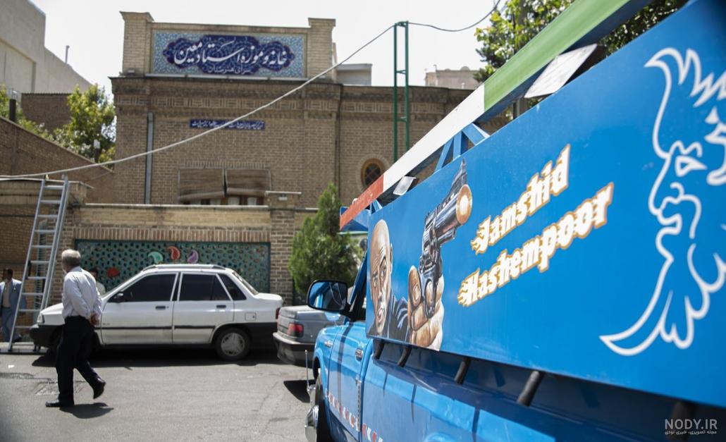 عکس نیسان آبی از پشت